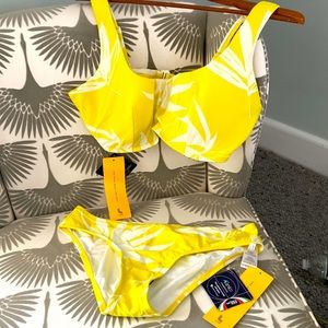 Lole tropic thunder. Bikini 2 piece hipster bottom w supportive top D cup. Sz L.